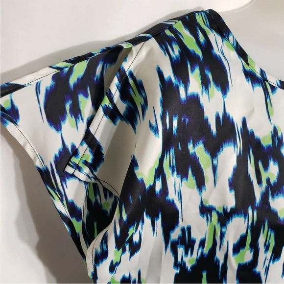 Liz Claiborne White, Green & Algiers Blue Abstract Multicolor Split Sleeve Top - Picture 5 of 5